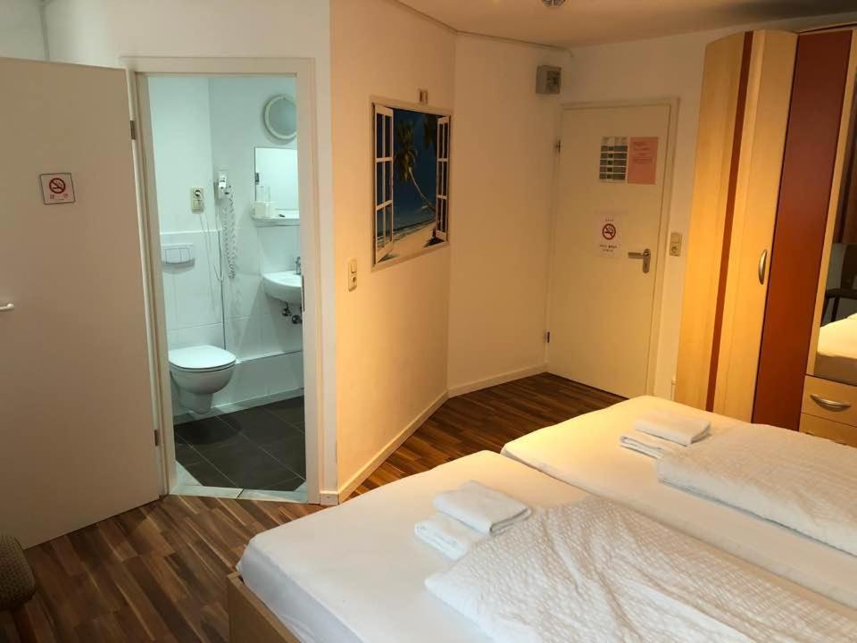Hotel Kriftelerhof Esterno foto